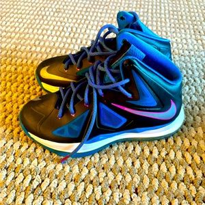 Nike Lebron 10…. Size 5Y(US)